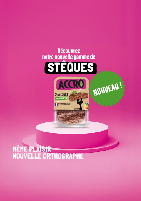 Visuel de la campagne Accro Nouvelle orthographe par Fantastic, qui montre le packaging avec le produit steak renommé par "Stêque" et un encart "nouveau"